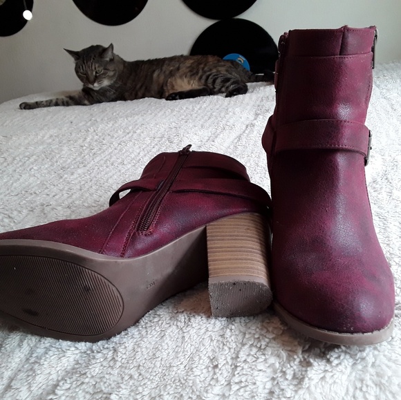 Boots - Picture 3 of 4